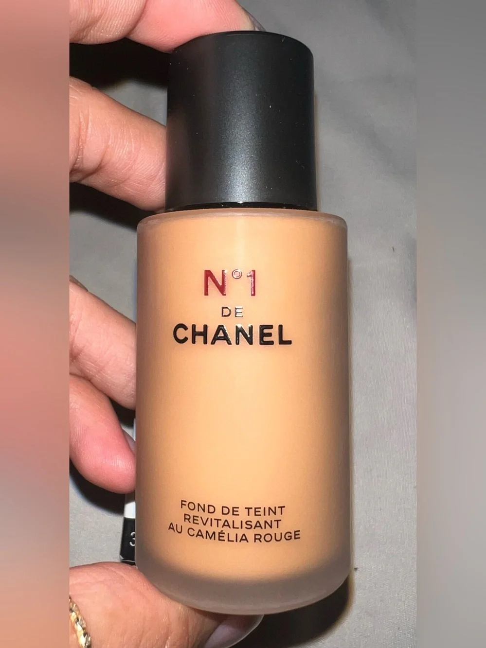 CHANEL N°1 Red Camellia Revitalizing Foundation - Warm Beige BD111 new with box